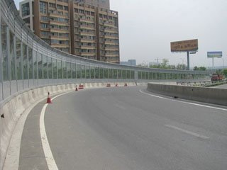 橋梁聲屏障